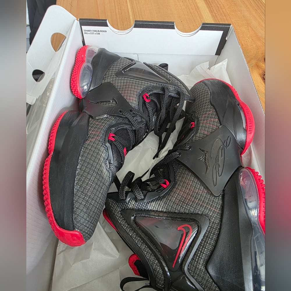 Nike LeBron XIX Black University Red B-BALL Trainers Size 7 Y OR 8.5 W